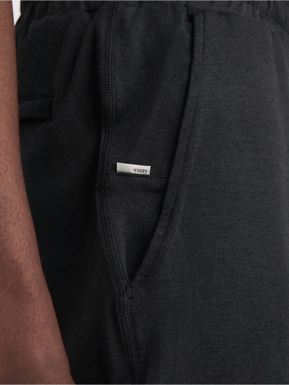 Vuori Men’s Black Athletic Sweatpants with Subtle Logo EUC